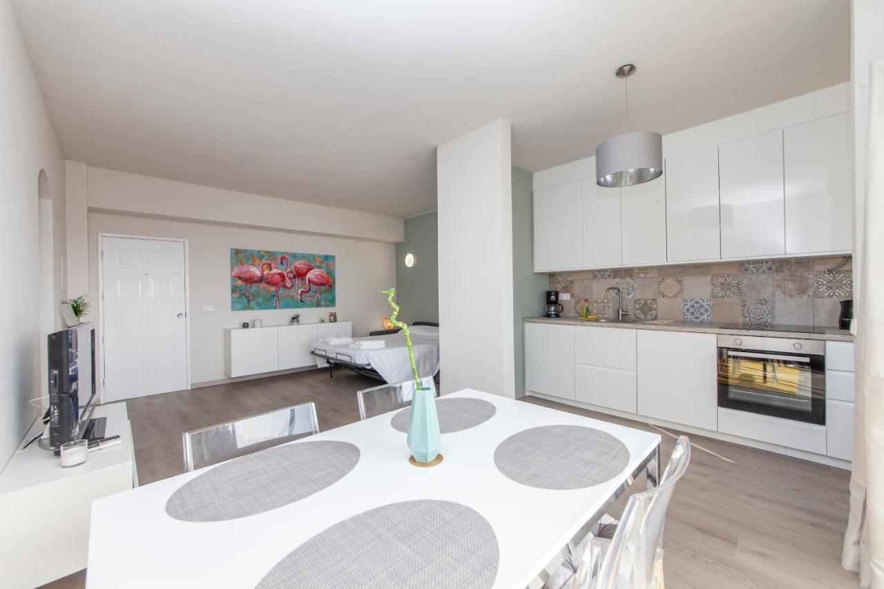 A60 - Magnolia Flat In *