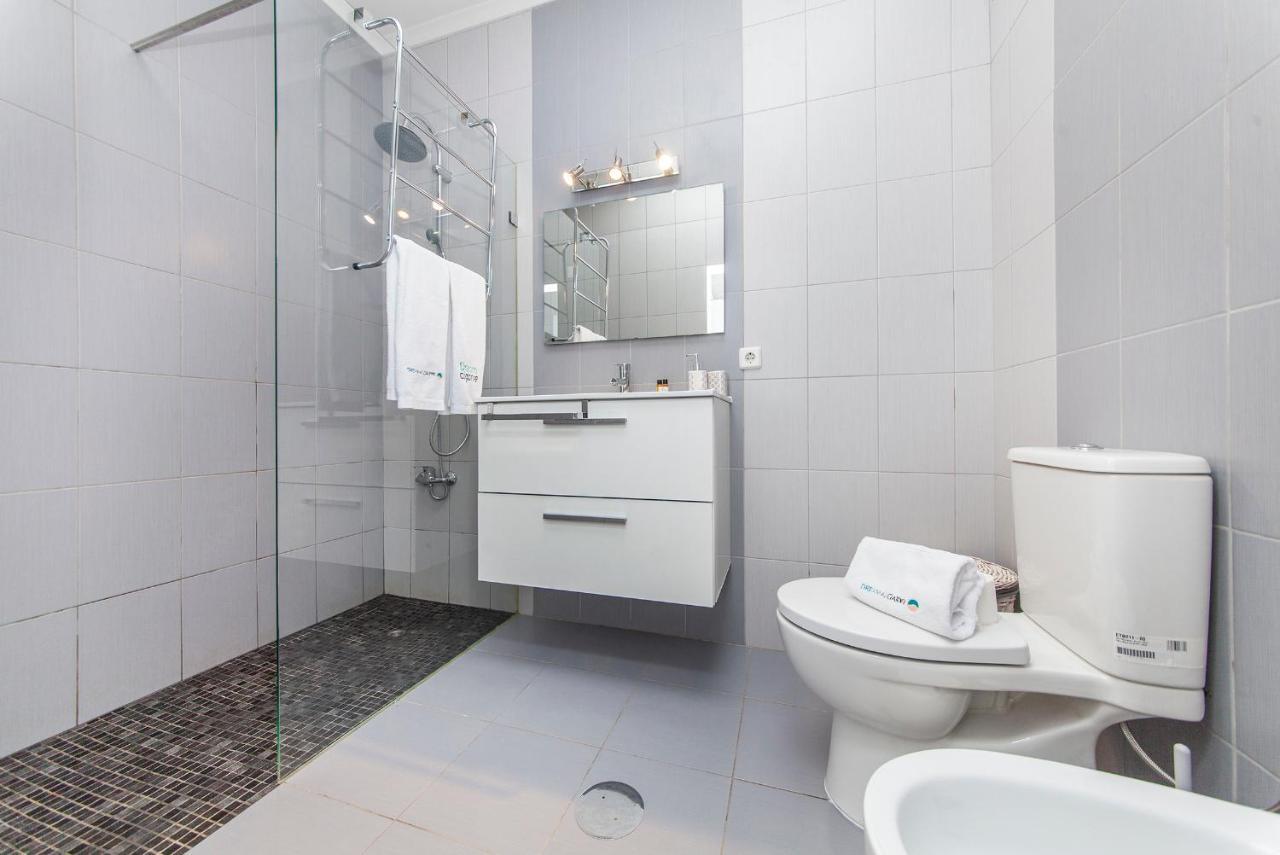 A60 - Magnolia Flat In * Lagos